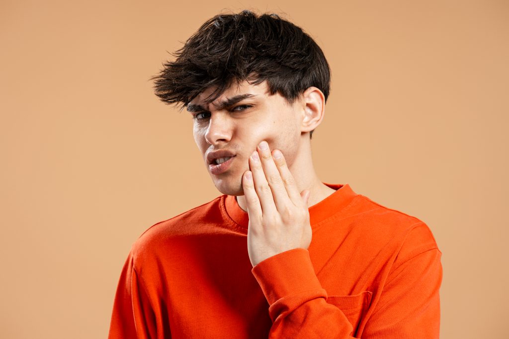 jaw pain caused by jaw clenching